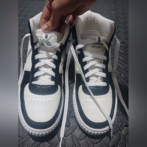 Men Fashion White & Black High top sneakers - Picture 3 of 16